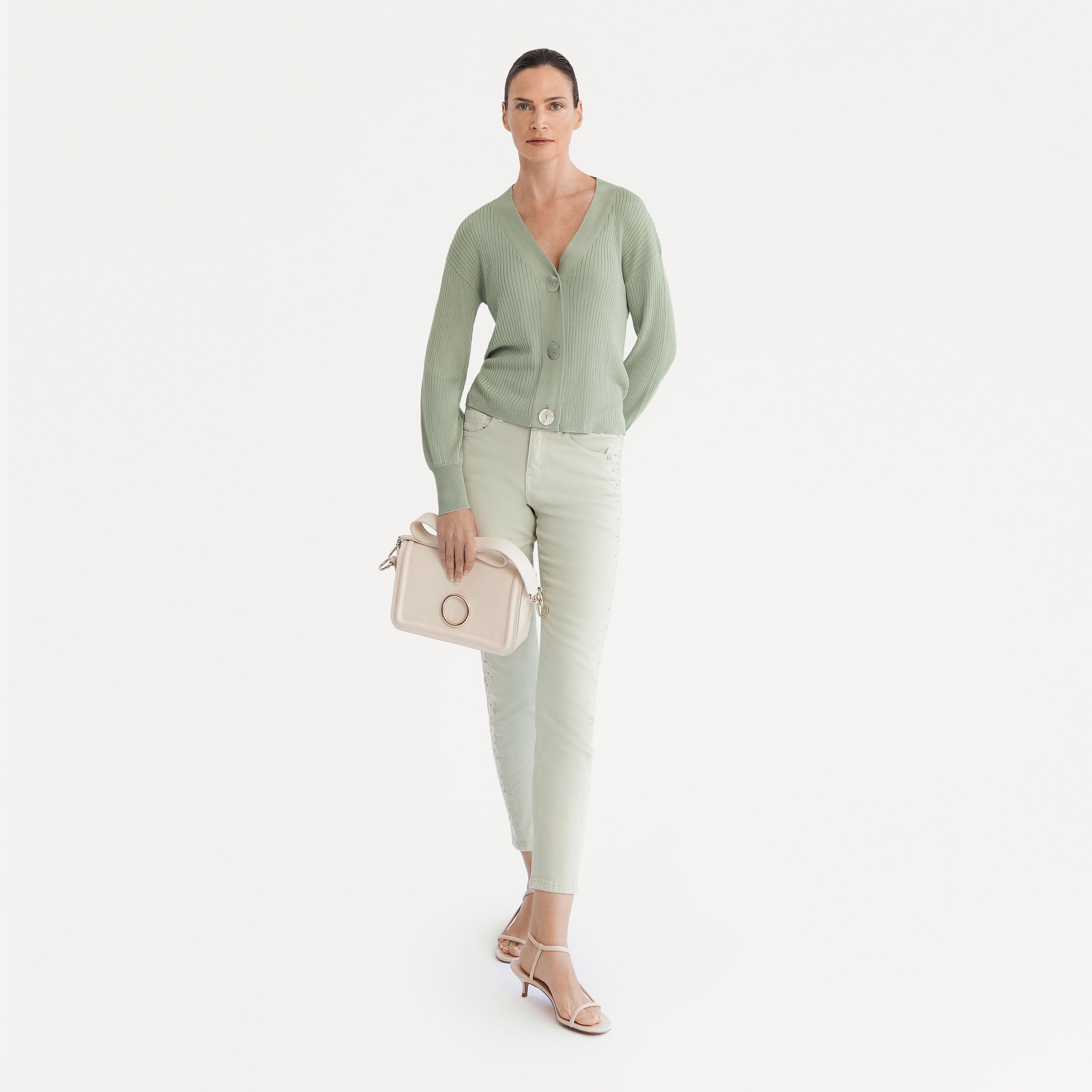Pantalón slim bordado