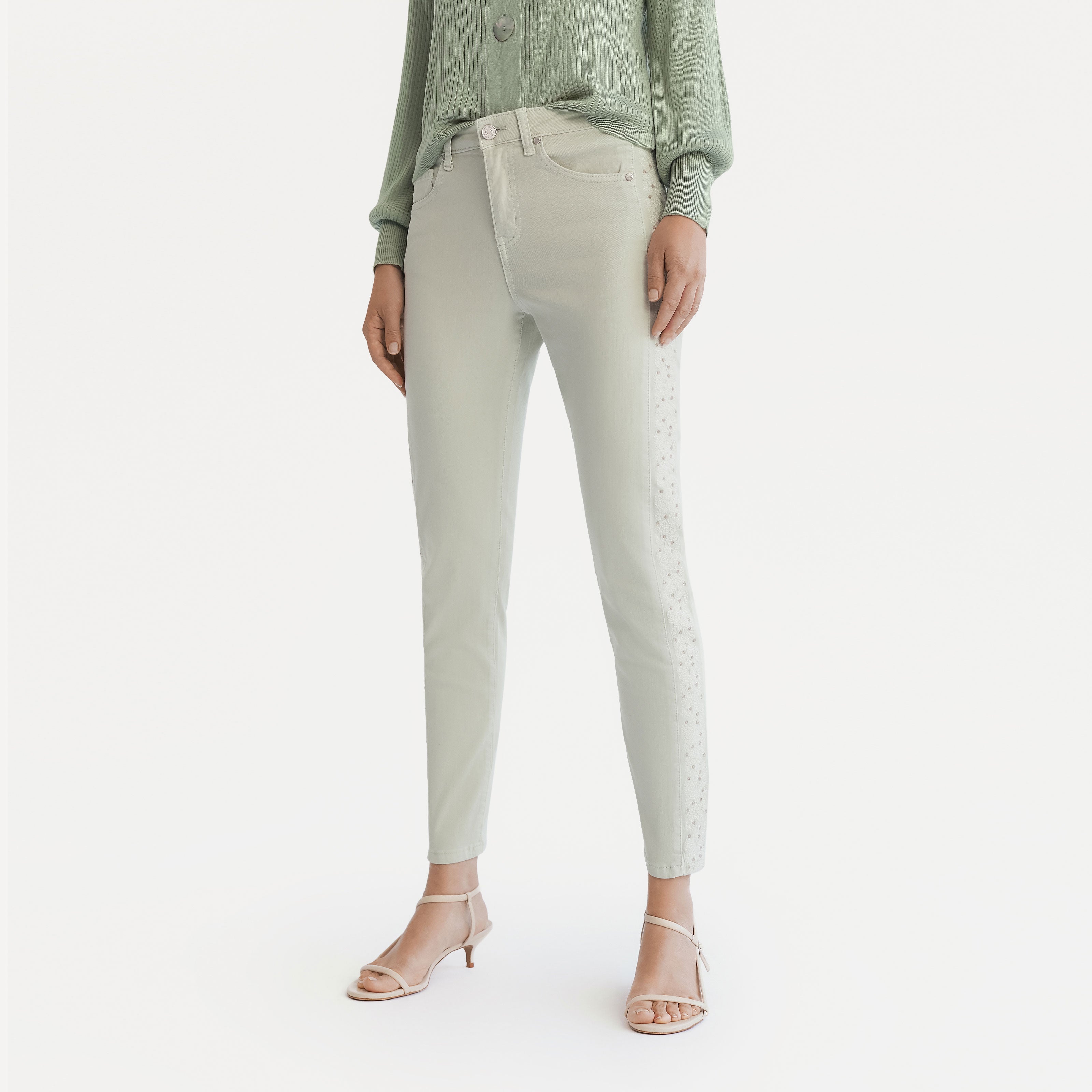 Pantalón slim bordado