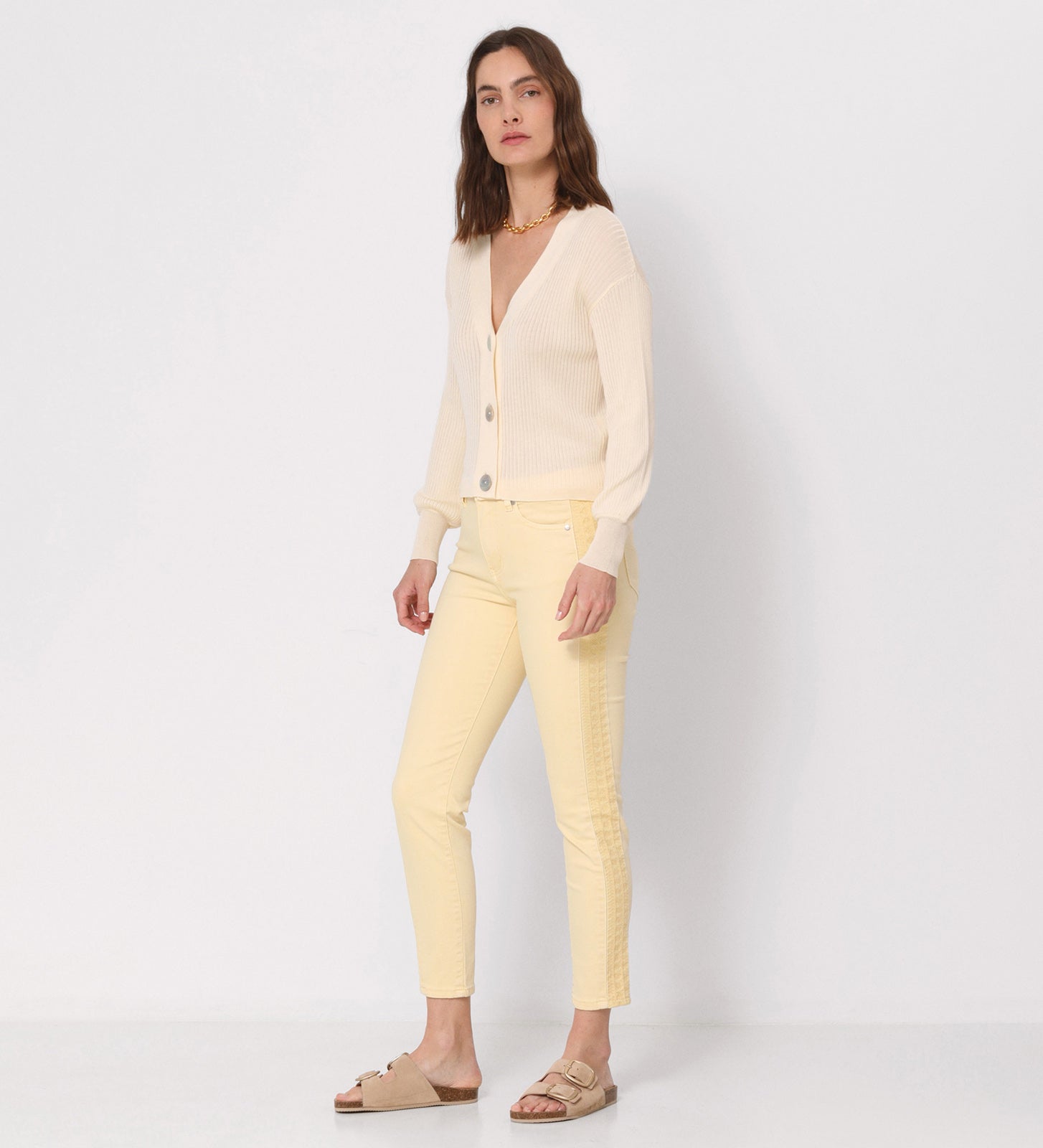 Pantalón largo bordado