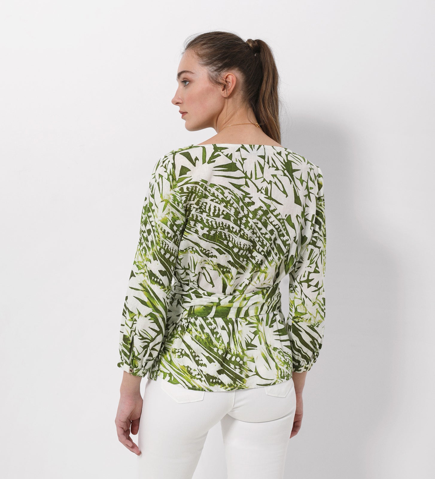 Top cruzado estampado