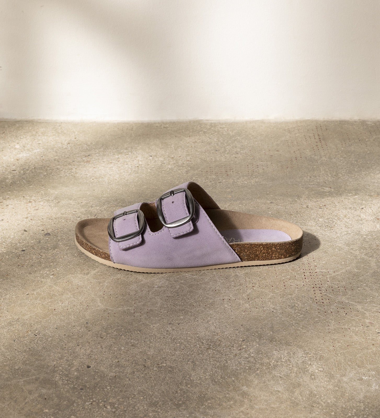 Flat strappy sandal