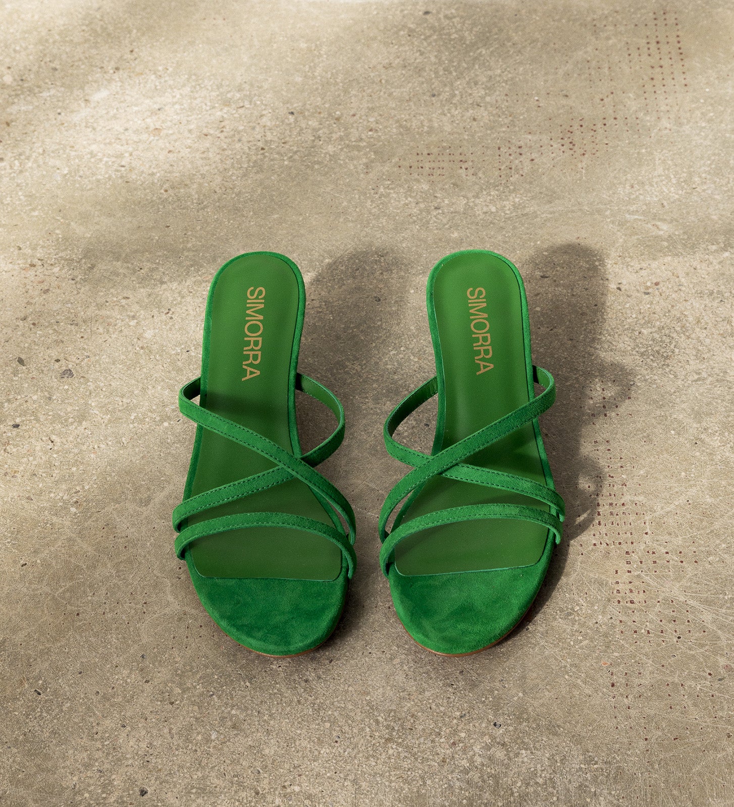 Sandale à talons et lanières