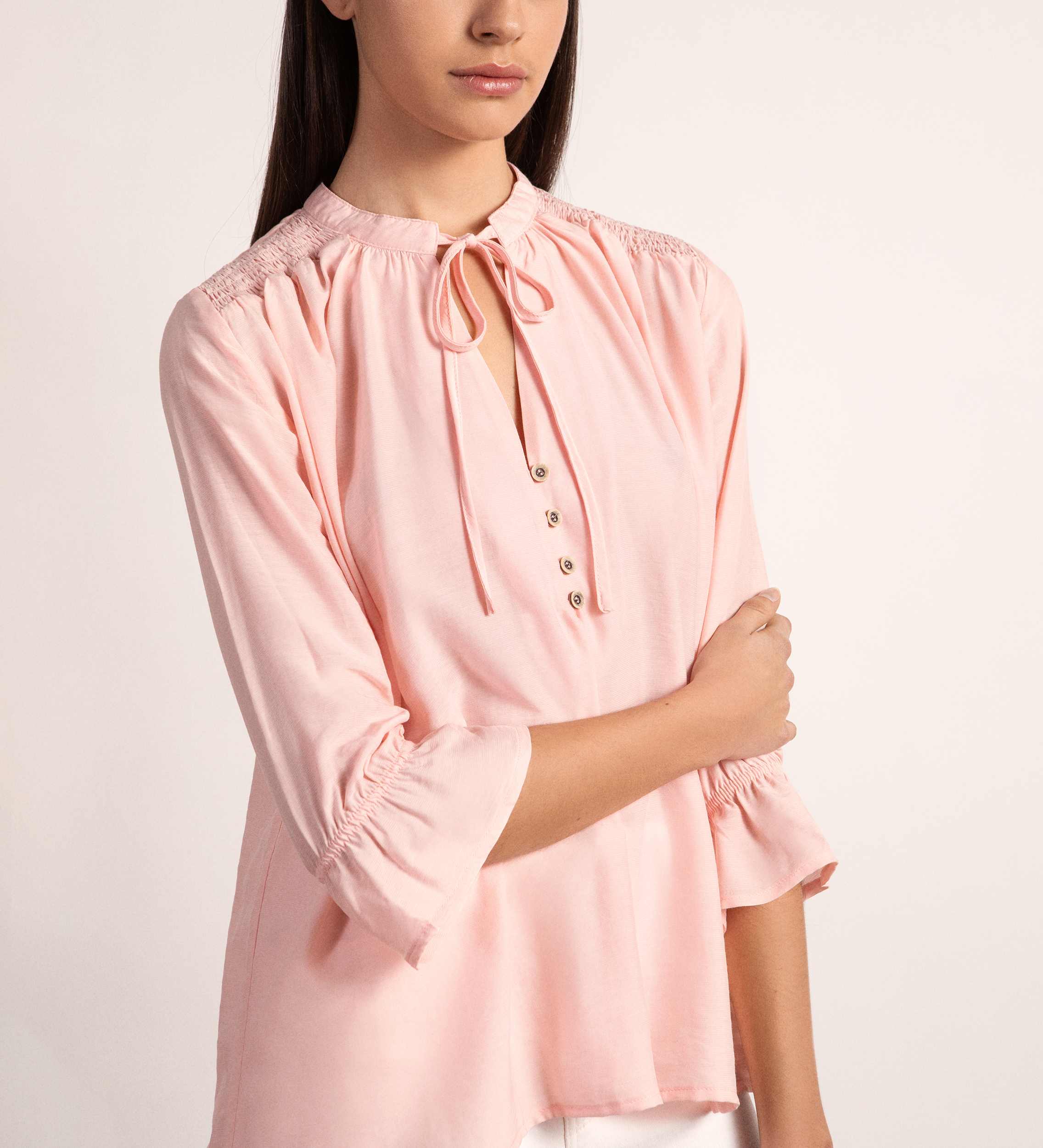 blouse froncée aux épaules