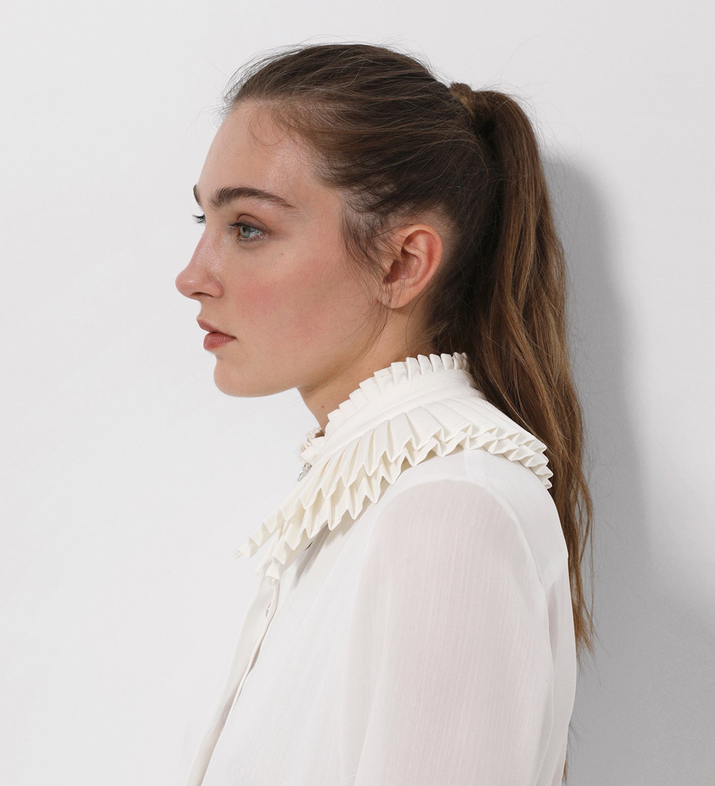 pleated collar