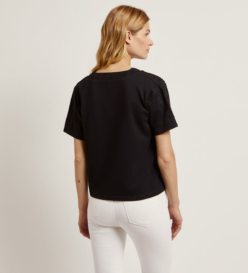 Camiseta combinada bordados