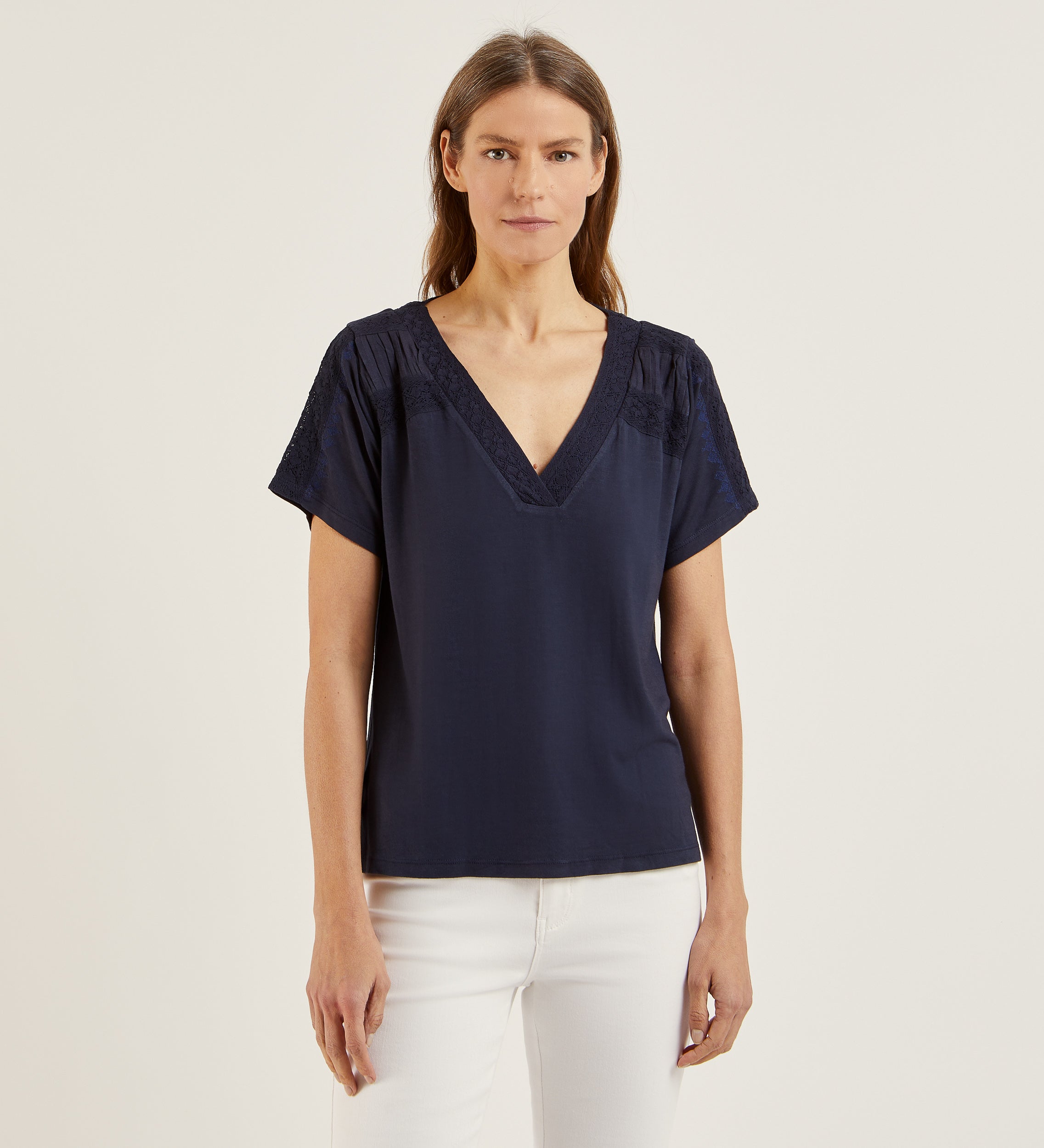 Camiseta combinada bordados