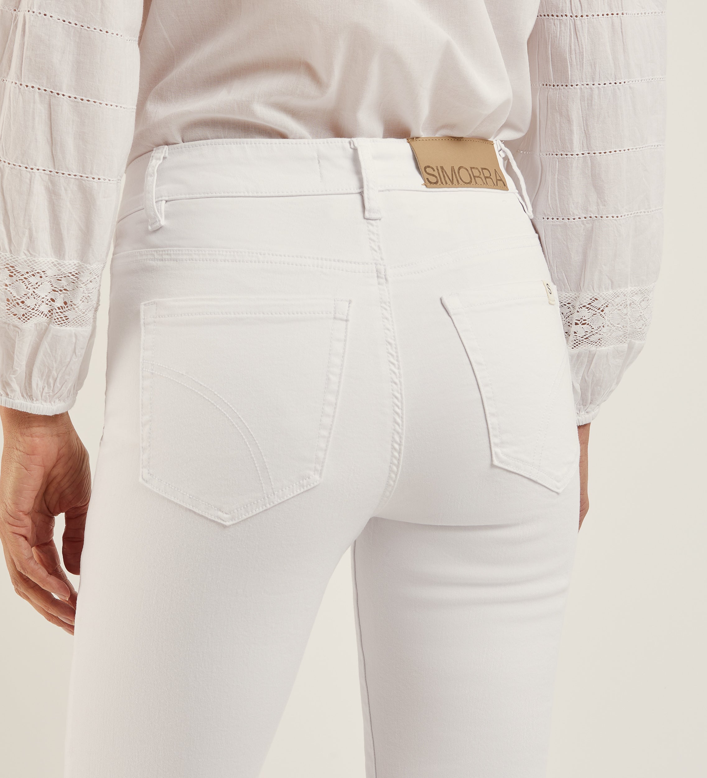 Pantalón bajo decorativo
