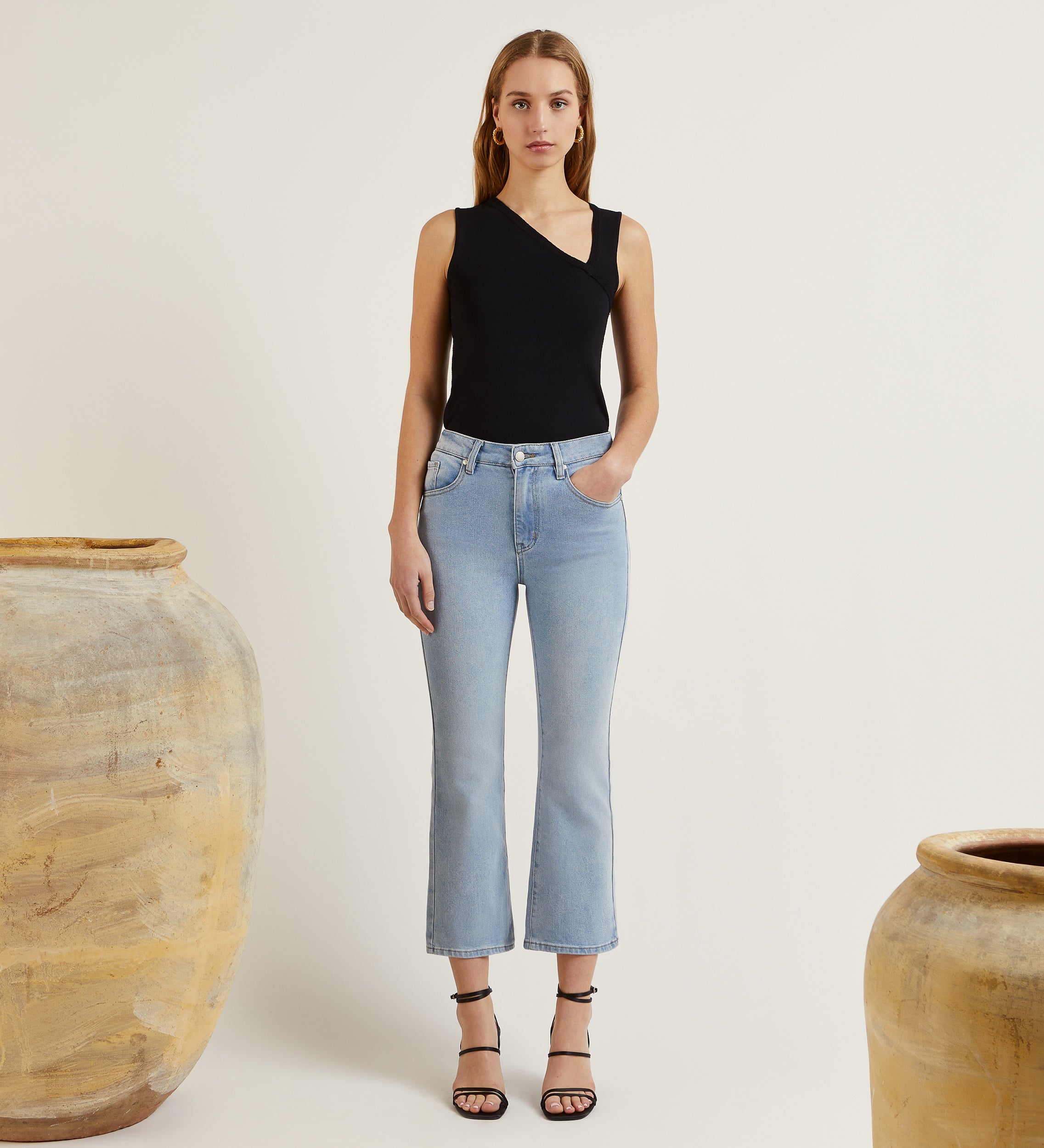 Pantalón crop acampanado