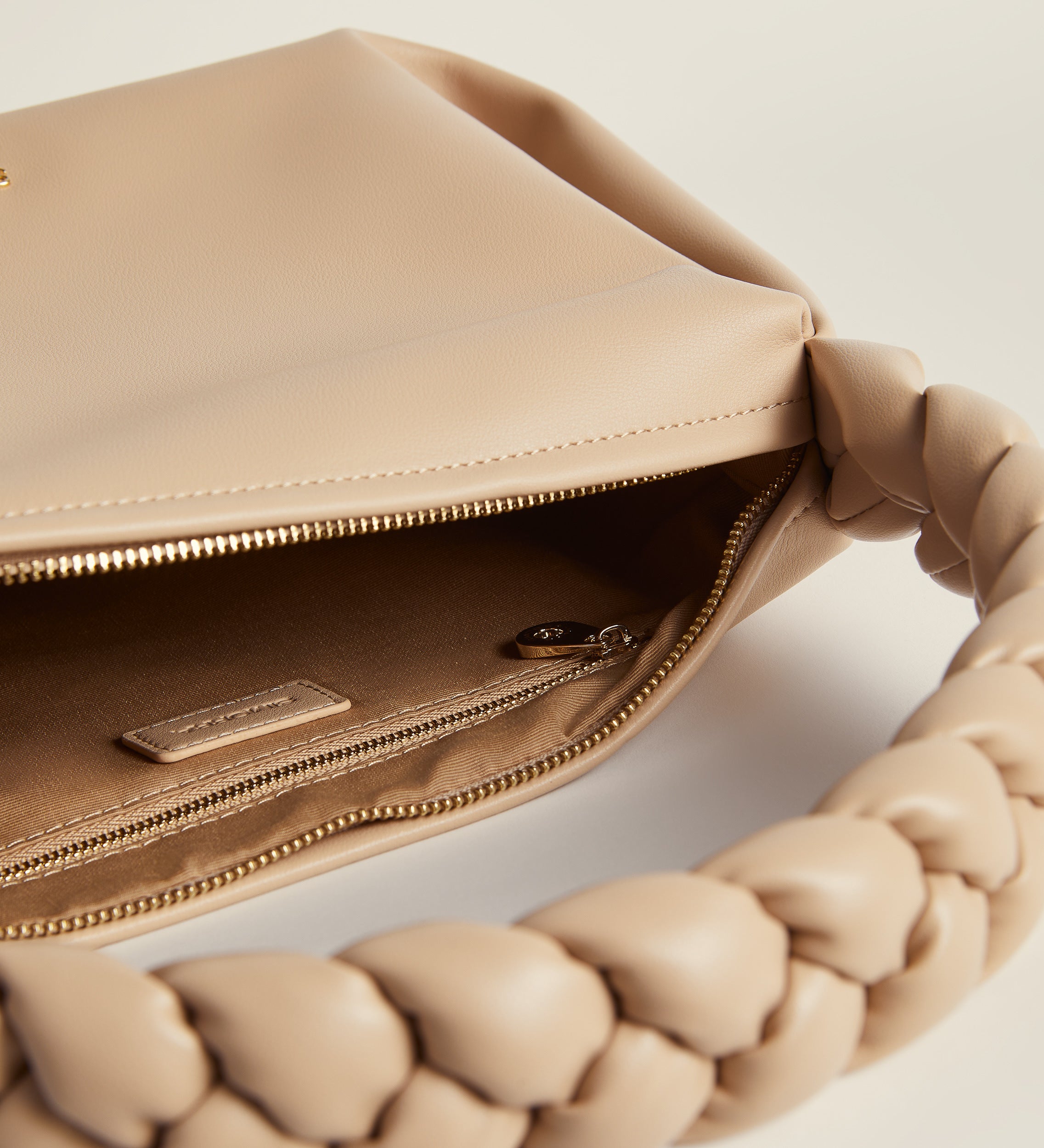 Shoulder bag with braided handle