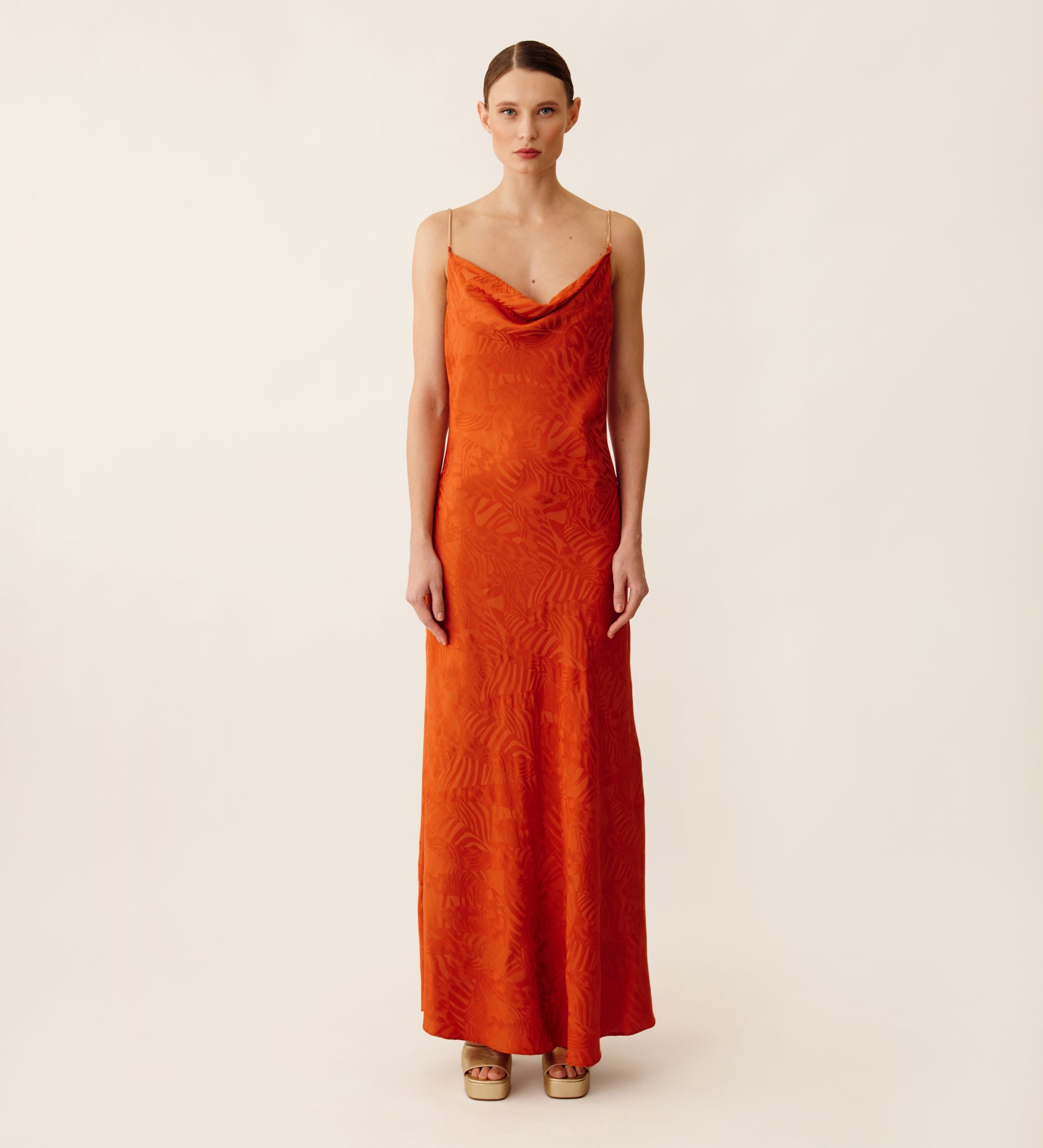 Vestido tirantes de cadena largo