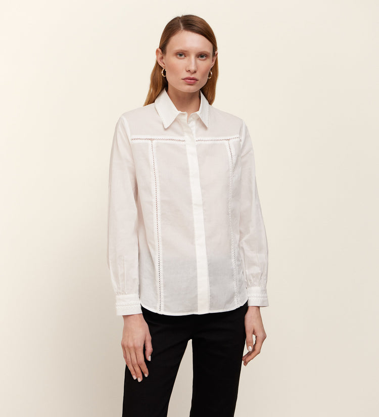 Chemise à détails brodés
