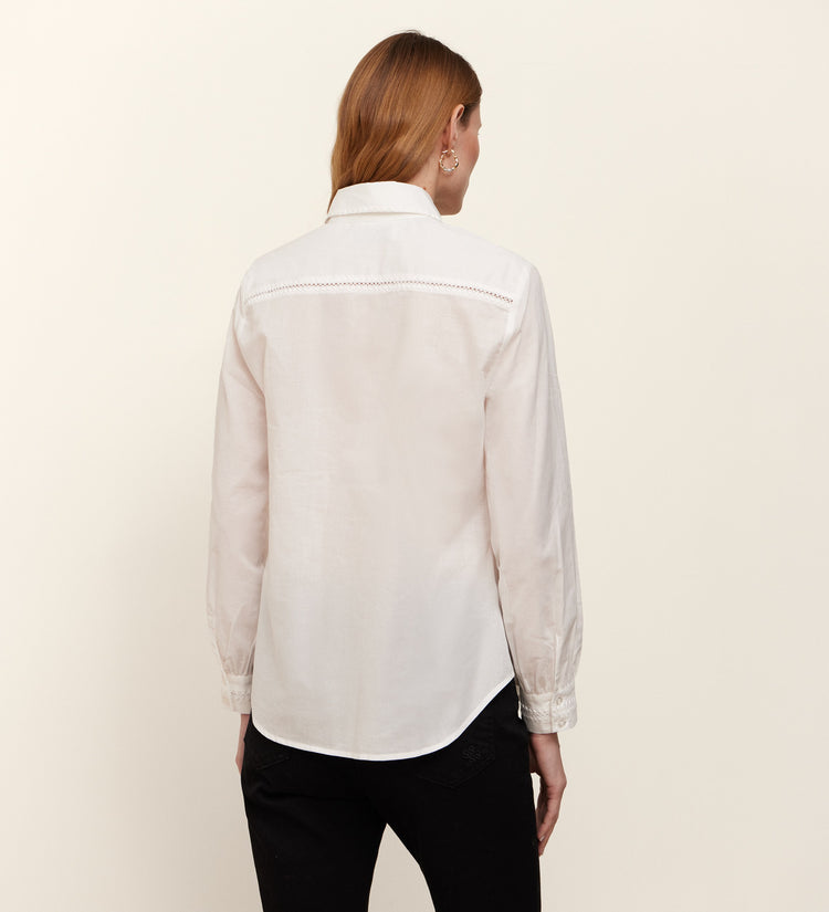 Chemise à détails brodés