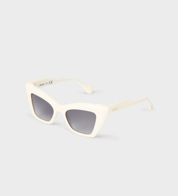 Cat eye sunglasses