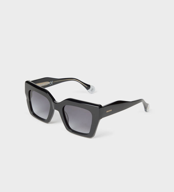 Oversized cat eye sunglasses