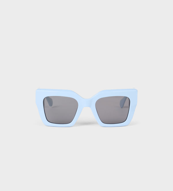 Oversized cat eye sunglasses