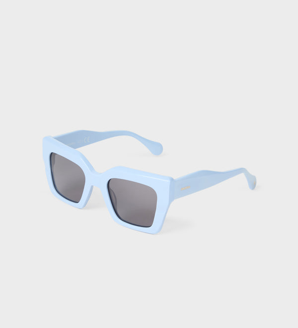 Oversized cat eye sunglasses