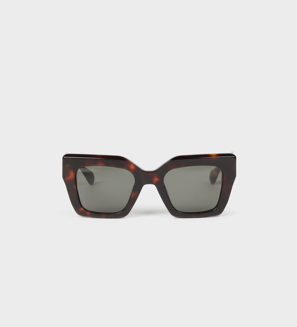 Oversized cat eye sunglasses