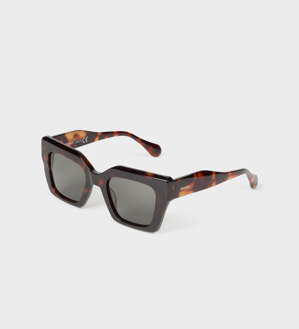 Oversized cat eye sunglasses